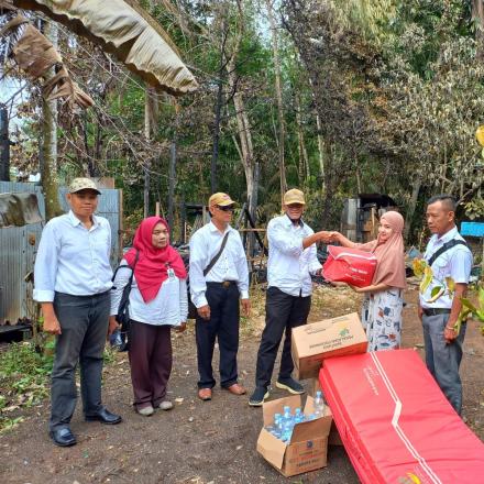 PENYERAHAN BANTUAN KORBAN KEBAKARAN 